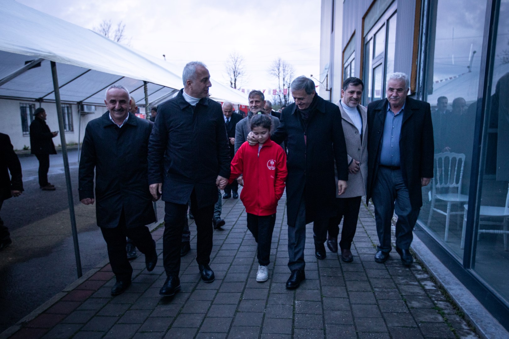 ALEMDAR, YEŞİLYURT MAHALESİ’NDE BABAOĞLU’NUN ELİNİ KALDIRDI